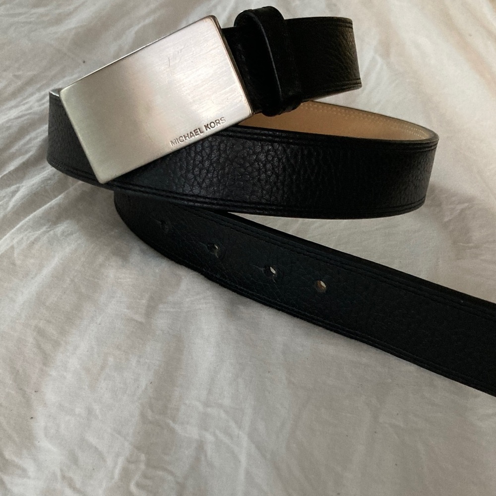 🆕 MICHAEL KORS Black Leather Stylish “SPECIAL EDITION” Belt w/Silver LOGO Buckle